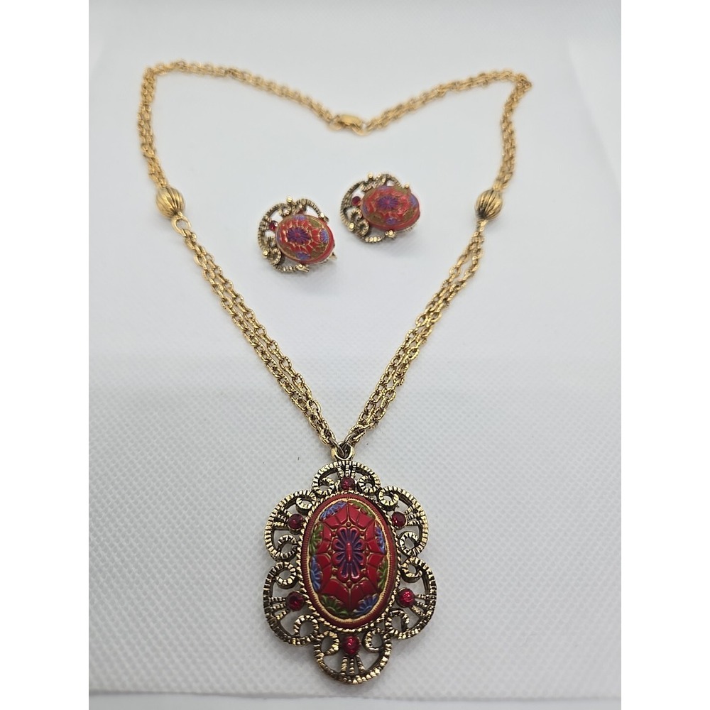 Set Of VINTAGE TARA PENDANT RED GOLD TONE CABOCHAN RED RHINESTONES W Clip-on S